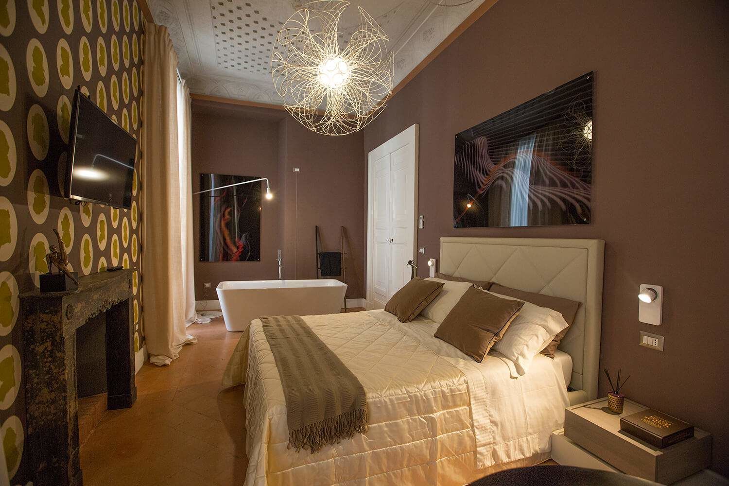 luxury suite (regina) | in-room safe, individually decorated, individually furnished, desk