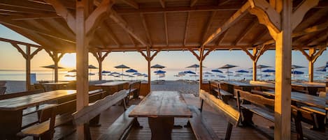 Free beach shuttle, sun-loungers, beach umbrellas