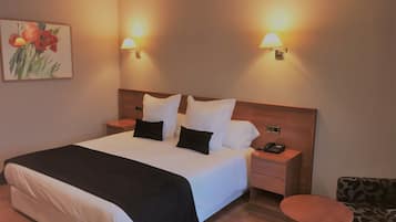 Chambre Double Confort, vue montagne | Minibar, coffres-forts dans les chambres, bureau, Wi-Fi gratuit