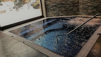 桑拿、热水浴缸、湿蒸房、土耳其浴、芳香疗法、运动按摩