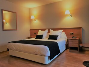Chambre Double Club | Minibar, coffres-forts dans les chambres, bureau, Wi-Fi gratuit