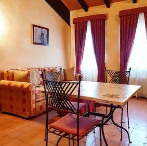 Double or Twin Room | Living room | Plasma TV