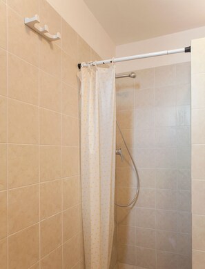 Villa | Dusche im Bad