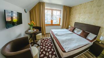 Phòng Premium | Bộ đồ giường kháng dị ứng, bàn, màn/rèm cản sáng