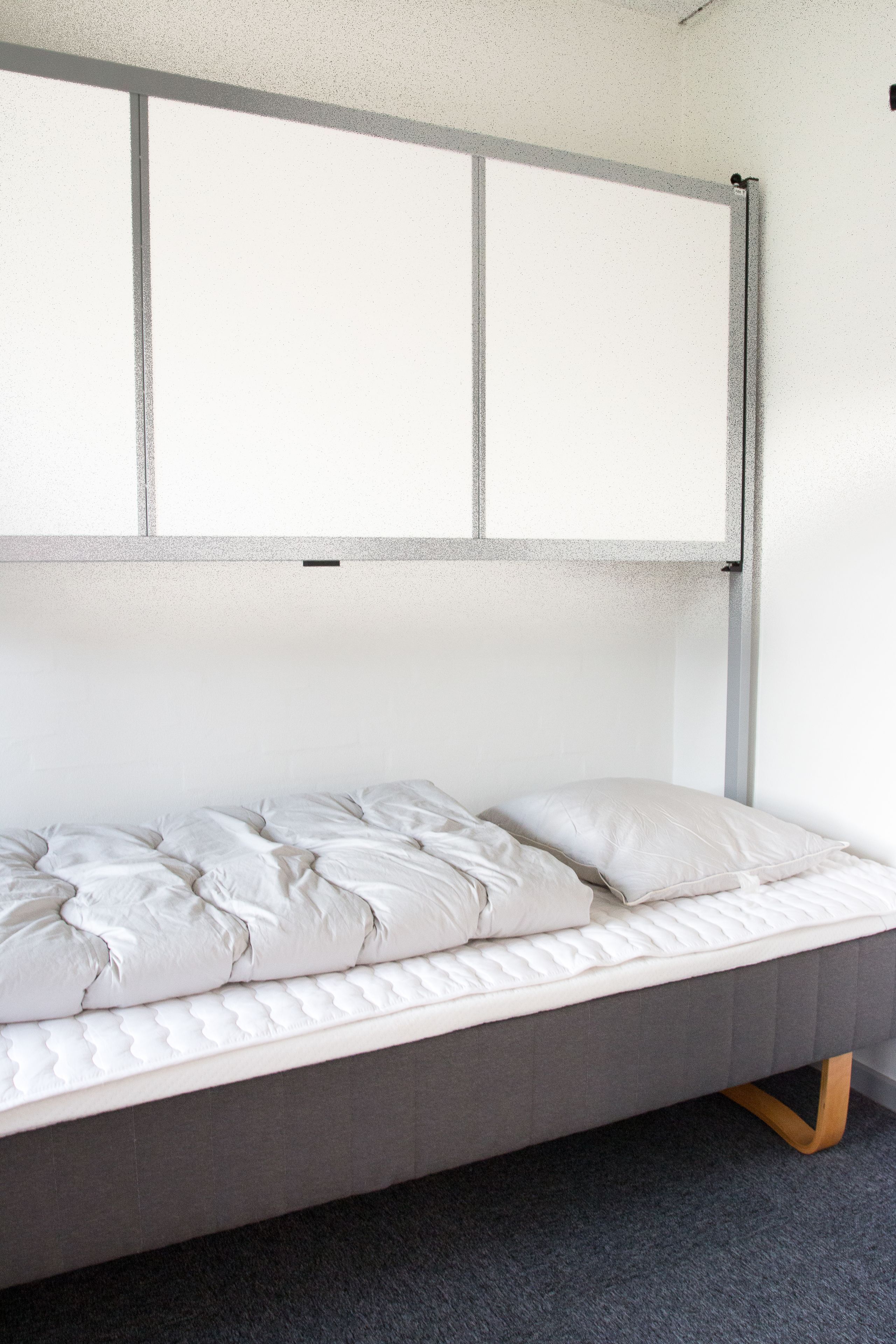 Escritorio, wifi gratis y ropa de cama 