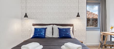 Kamar Double Superior (1) | Minibar, brankas, ruang kerja ramah laptop, dan tirai kedap cahaya