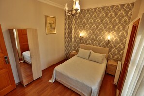 Deluxe Room | 1 bedroom, minibar, desk, blackout curtains