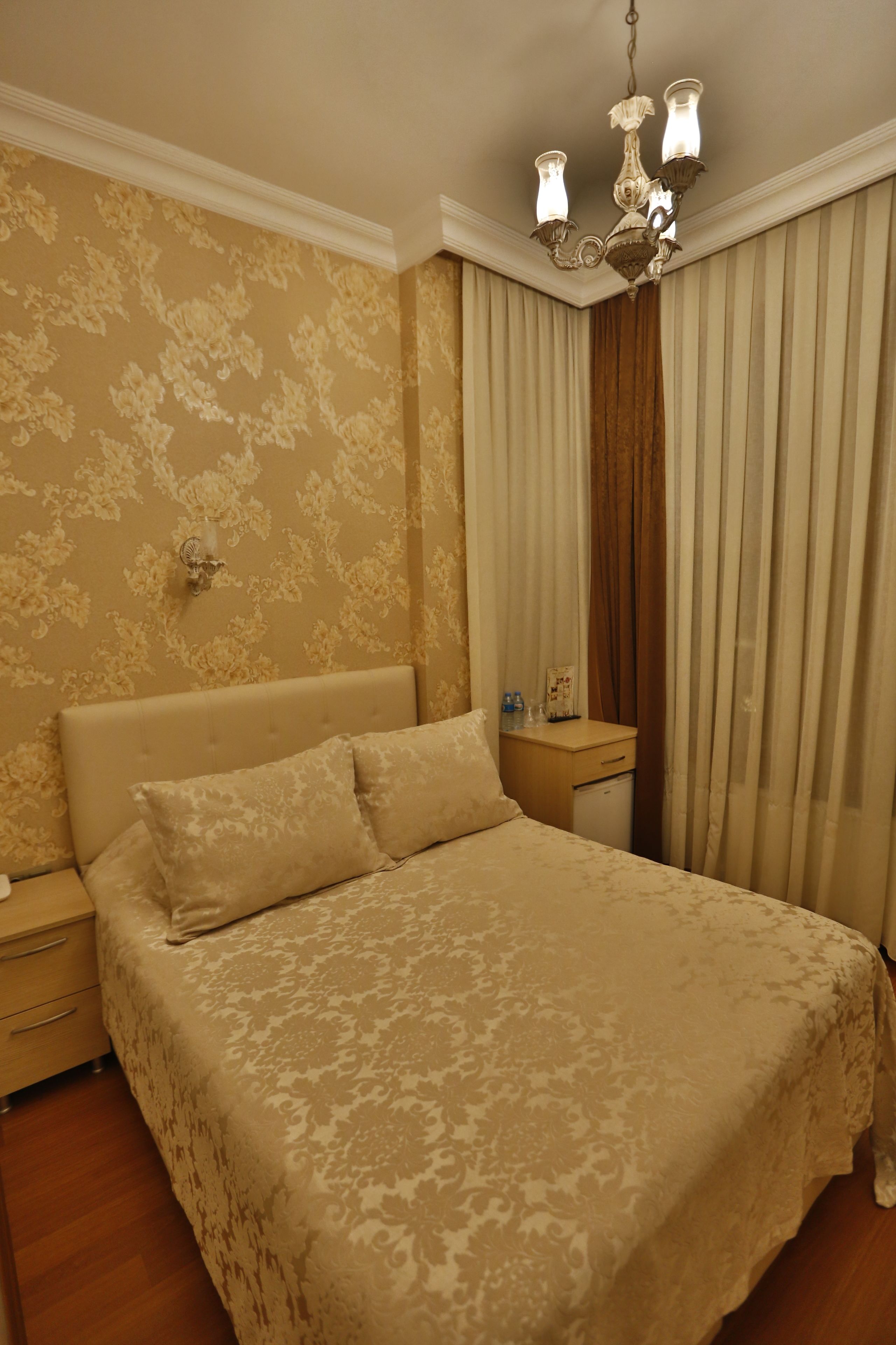 deluxe room | 1 bedroom, minibar, desk, blackout curtains
