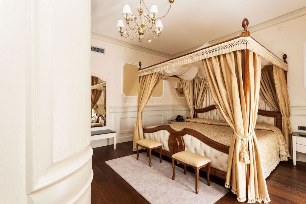 套房 | 客房內保險箱、獨特裝潢、布置獨特、書桌