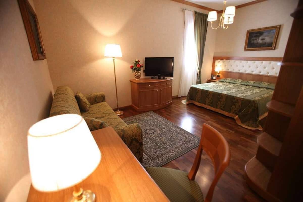 In-room safe, individually decorated, individually furnished, desk