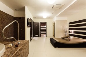 Couples treatment rooms, sauna, hot tub, steam room, Turkish bath