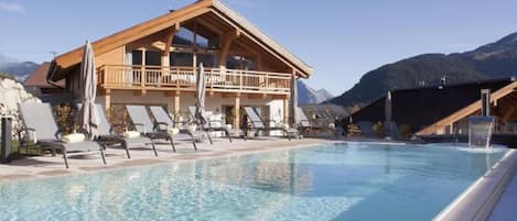 Chalé superluxo, 2 quartos, vista para a montanha (Am Kirchwald 98A) | Detalhe da fachada