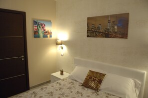 Habitación Confort con 1 cama doble o 2 individuales, 1 habitación | Decoración individual, mobiliario individual, escritorio