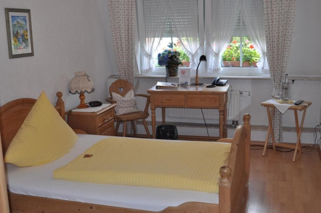 desk, free cots/infant beds, free wifi, bed sheets