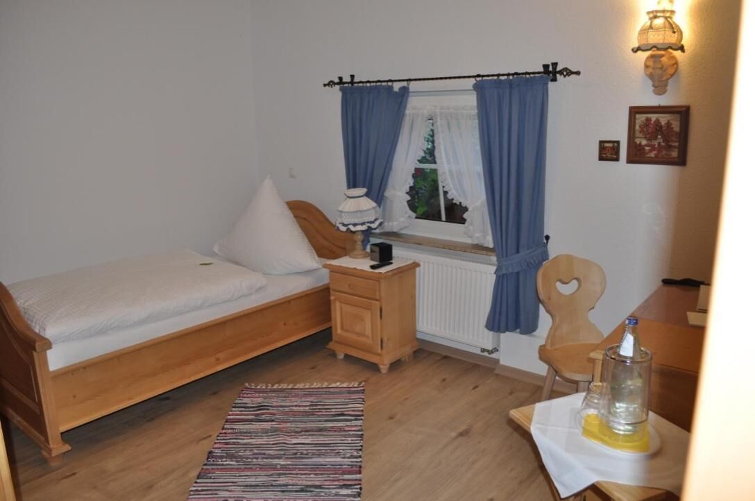 desk, free cots/infant beds, free wifi, bed sheets