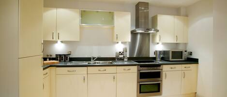 Superior Apartment, Non Smoking, City View | Private kitchen