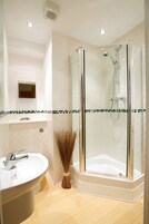 Superior Apartment, Non Smoking, City View | Bathroom | Free toiletries, hair dryer, towels