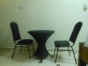 32-inch Smart TV with premium TV channels, TV, Netflix