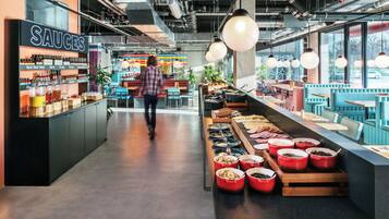 Petit déjeuner buffet (19.5 EUR par personne)