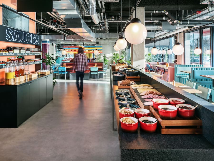 Desayuno buffet diario (EUR 19.5 por persona)