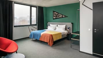 Kahden hengen deluxe-huone | Työpöytä, kannettavalle tietokoneelle sopiva työtila, pimennysverhot