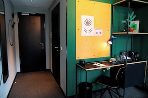 Executive Twin Room | 1 bedroom, desk, laptop workspace, soundproofing