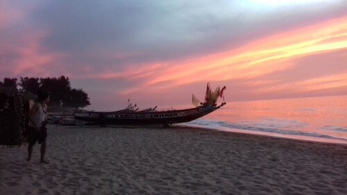 Maison ronde spacieuse dans un endroit calme