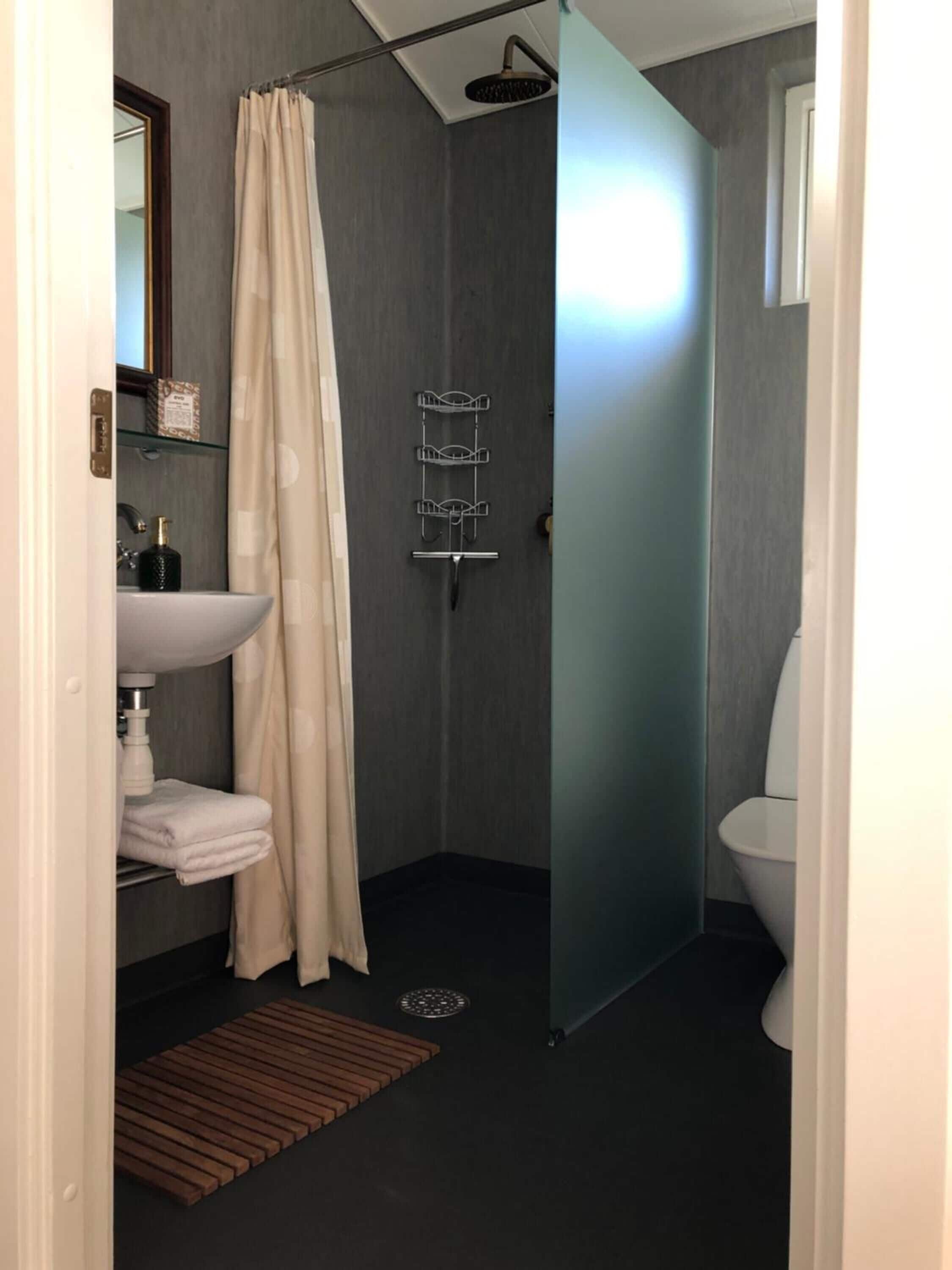 double room, private bathroom | bathroom | shower, free toiletries, hair dryer, towels