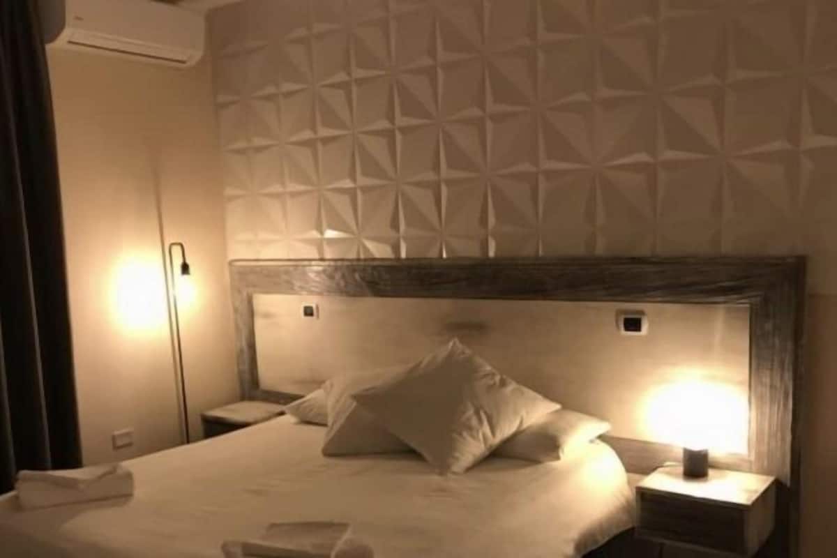 Deluxe Double Room | In-room safe, individually decorated, individually furnished, desk