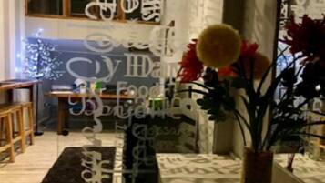 TĂ€gliches inbegriffenes FrĂŒhstĂŒcksbuffet