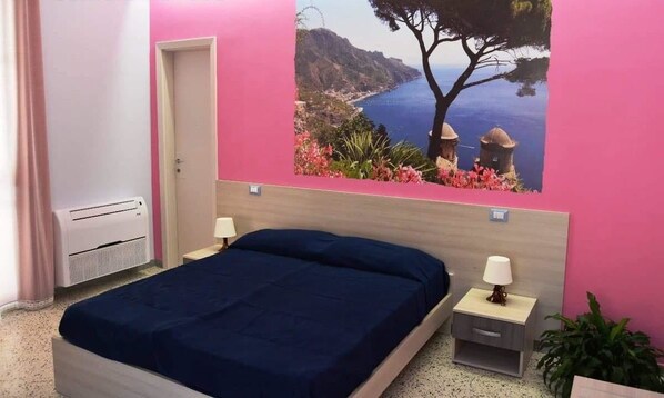 書桌、免費無線上網、床單