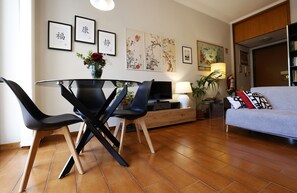 Smart TV, books, offices - Welcome to Loretta's (Lido di Ostia)