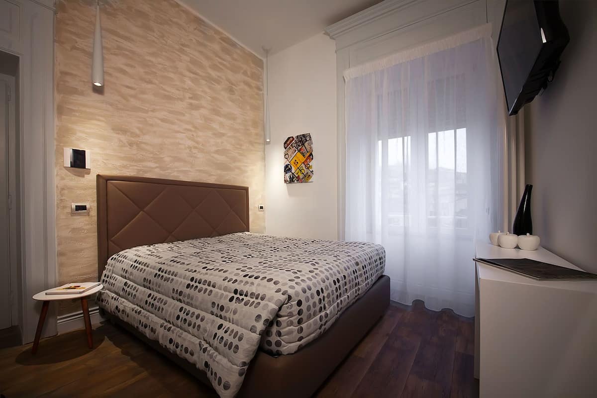 In-room safe, individually decorated, individually furnished, desk