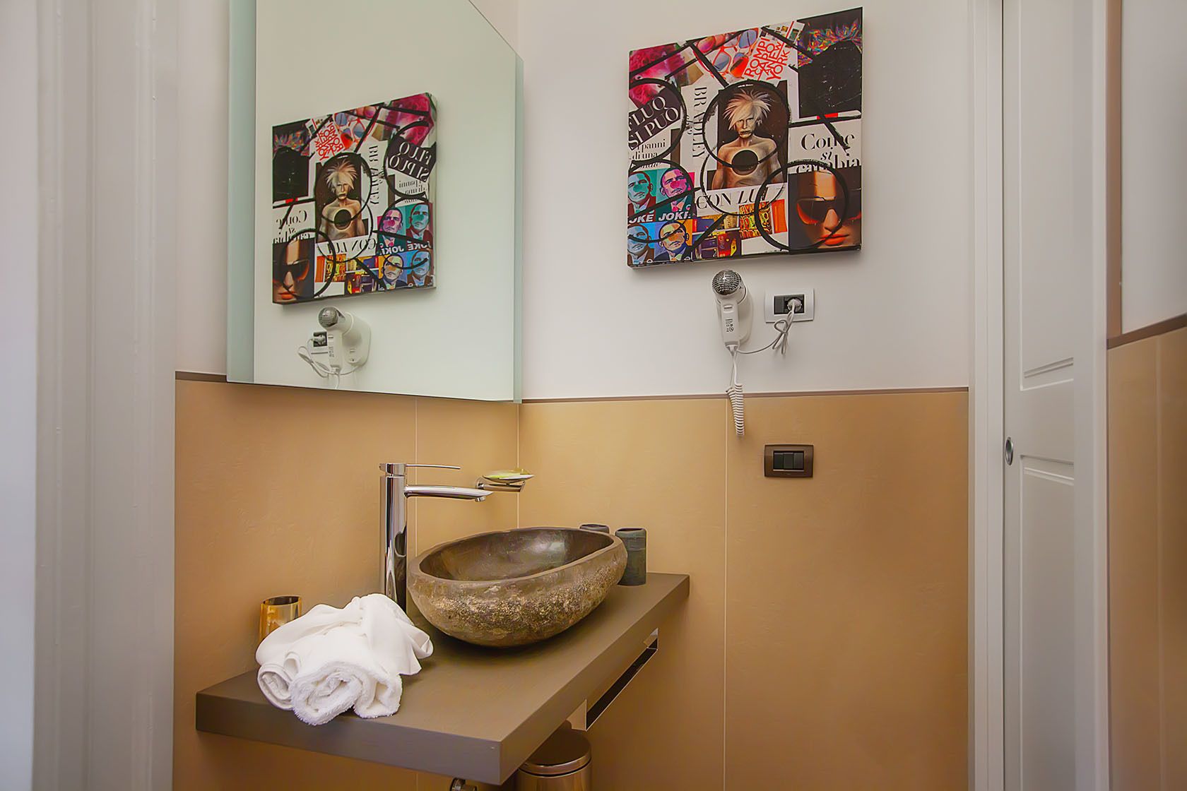 suite (il castello) | bathroom | shower, free toiletries, hair dryer, bathrobes