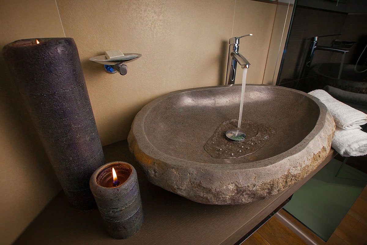 Bathroom sink
