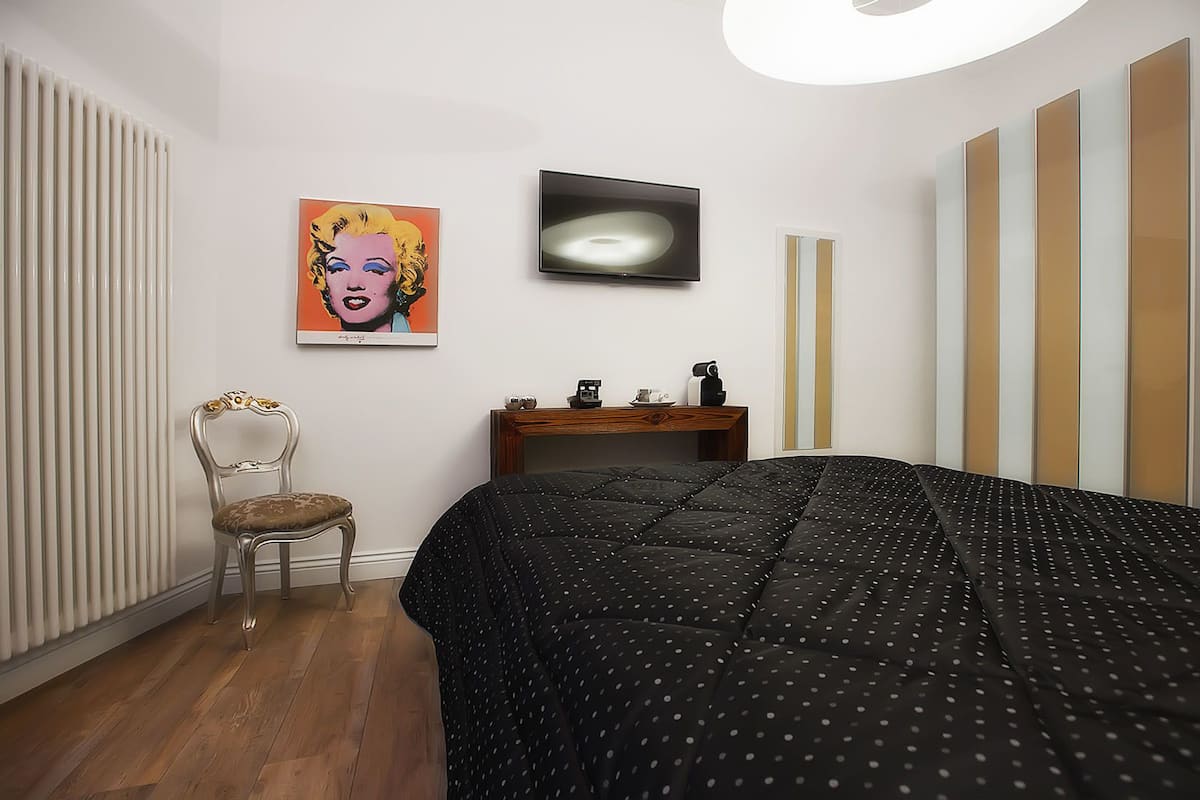 In-room safe, individually decorated, individually furnished, desk