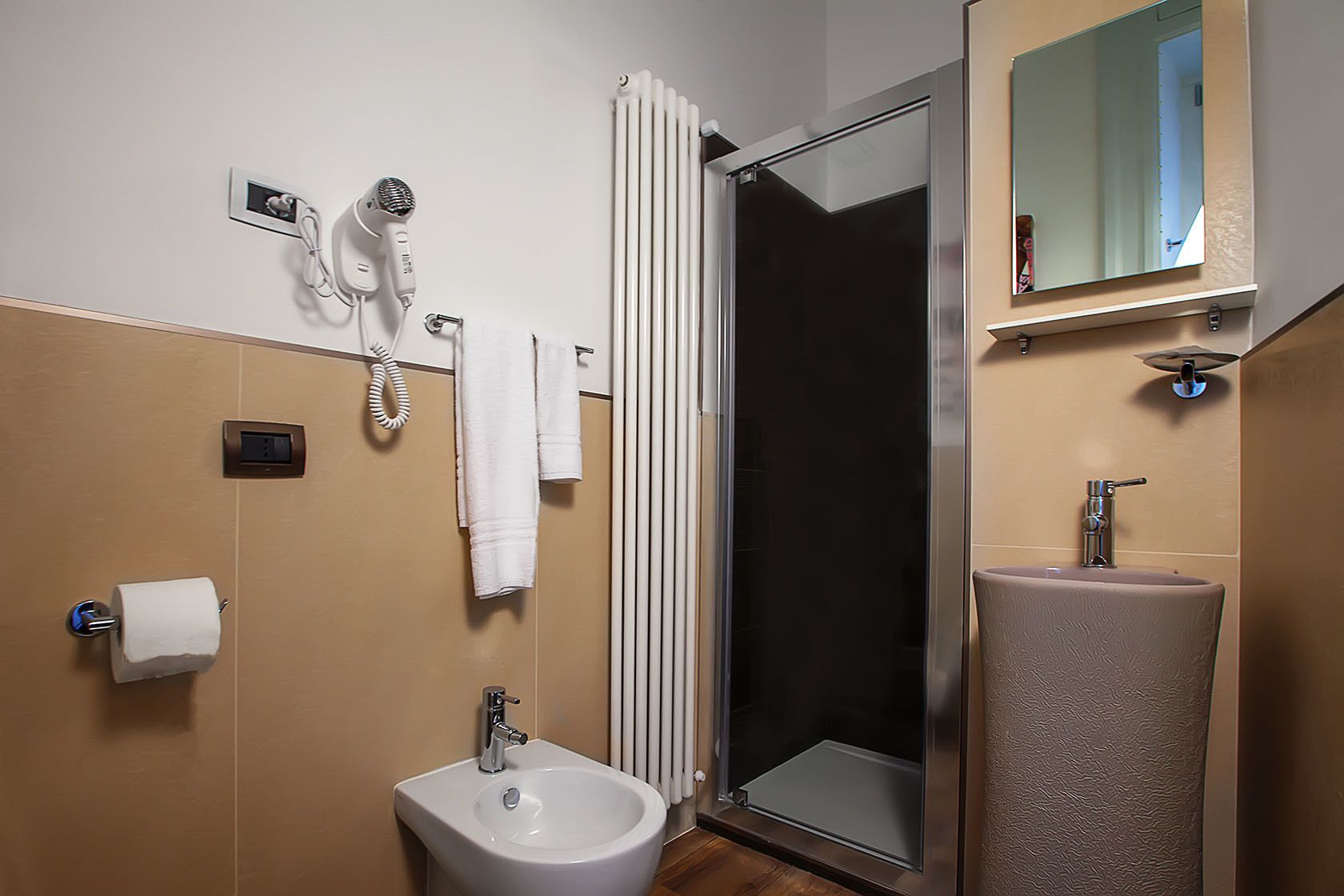 suite (i monti) | bathroom | shower, free toiletries, hair dryer, bathrobes