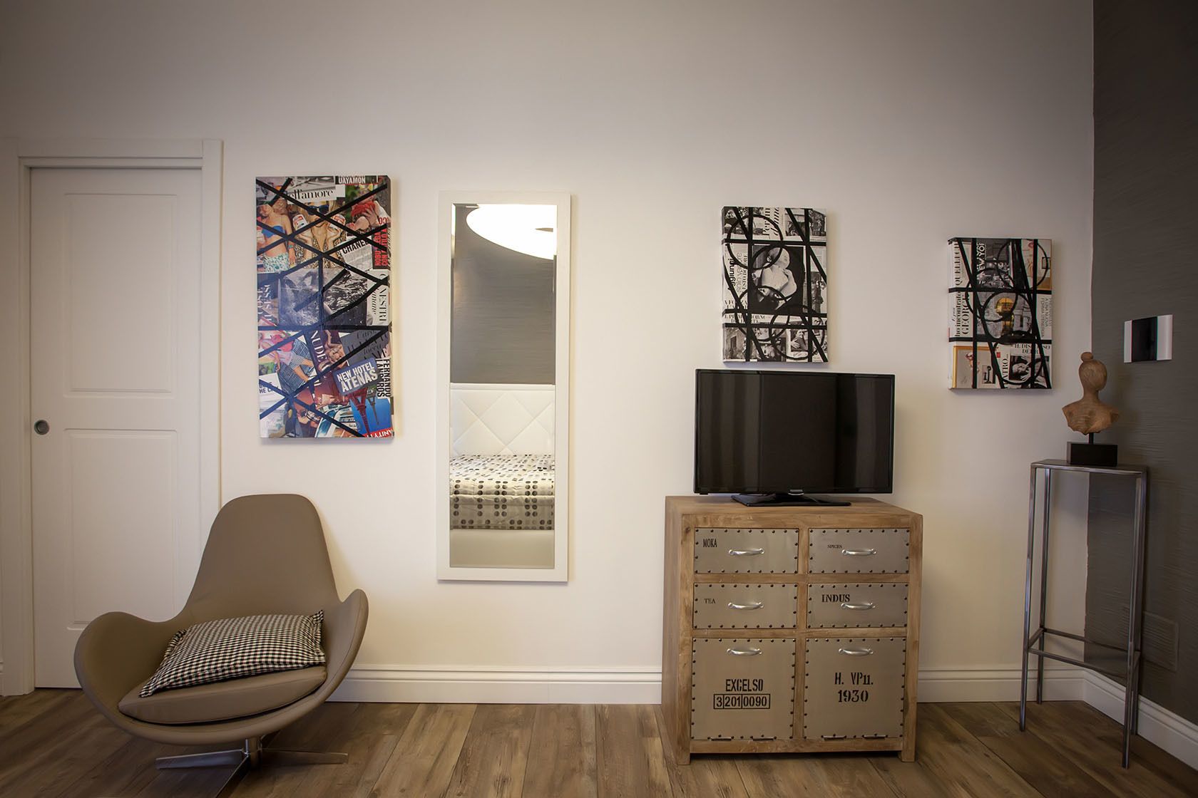 suite (vintage ) | in-room safe, individually decorated, individually furnished, desk