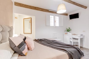 Blackout curtains, soundproofing, free WiFi, bed sheets - Domus De' Fiori (Rome)