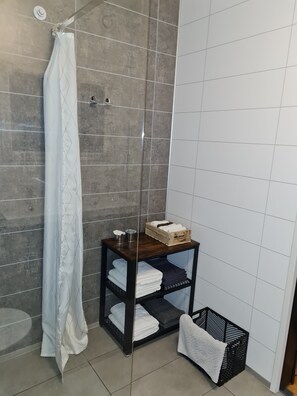 Family Room, Private Bathroom | Bathroom | Shower, free toiletries, hair dryer, towels - Lava Guesthouse (Vestmannaeyjar)