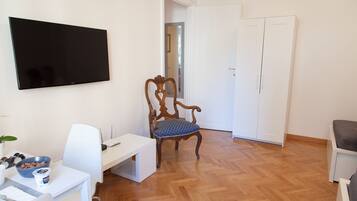 Habitación triple, baño en la habitación | Servicios de la habitación