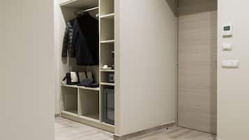 豪華客房, 多張床, 非吸煙房 | 客房內保險箱、書桌、遮光布/窗簾、免費無線上網