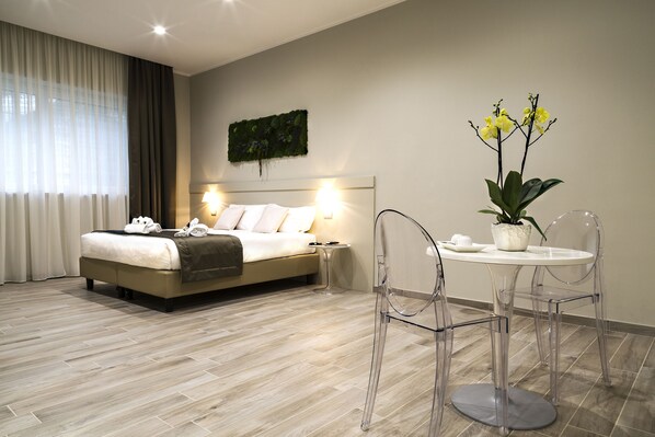 Deluxe Room, Multiple Beds, Non Smoking