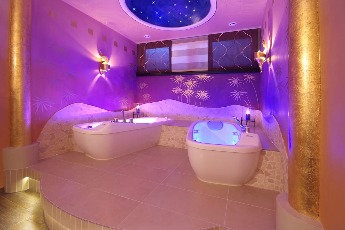 body treatments, hot stone massages, body wraps, body scrubs, facials