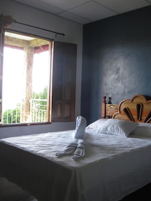 Minibar, free WiFi, bed sheets