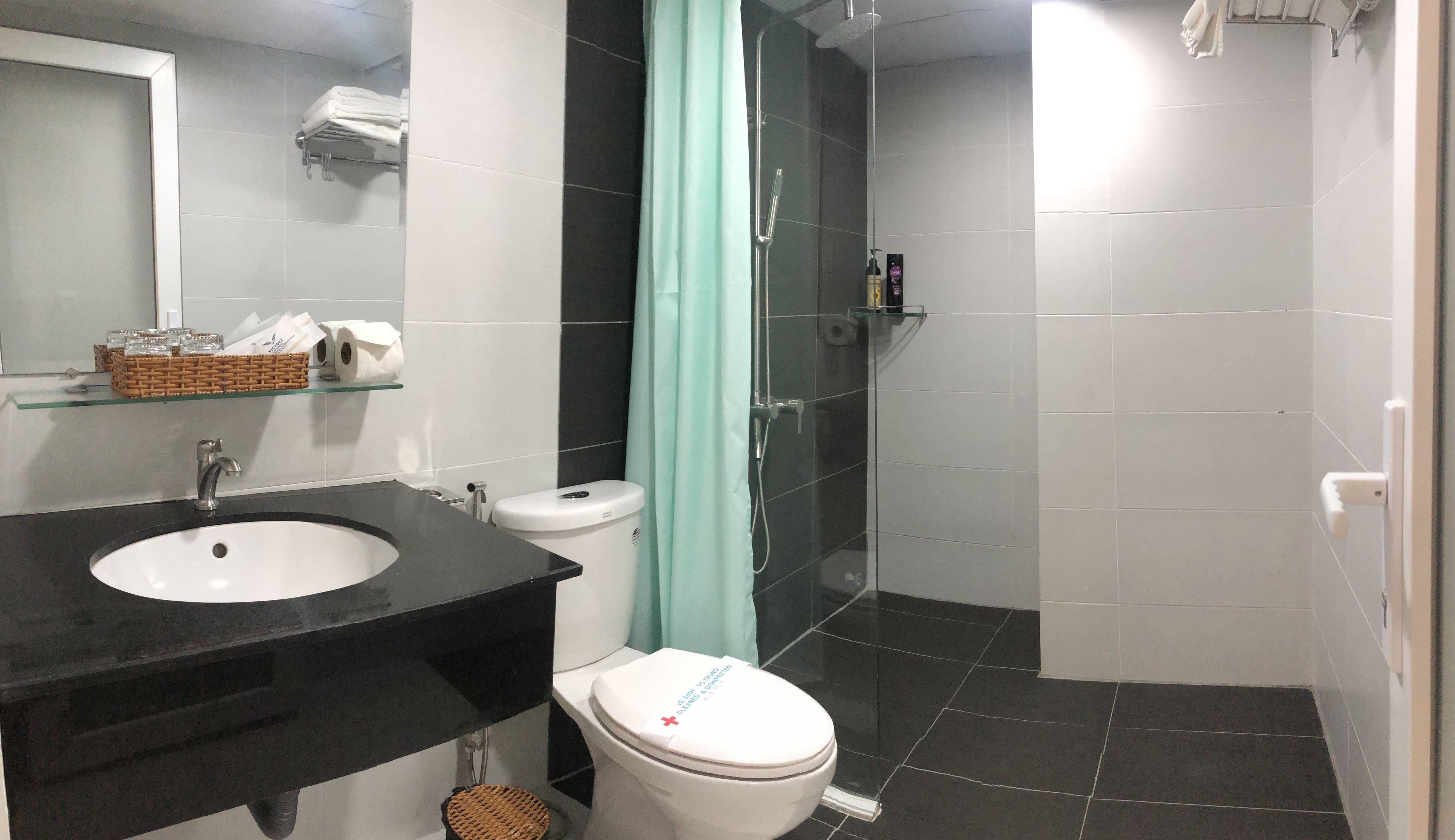 deluxe double room, balcony | bathroom | free toiletries, hair dryer, slippers, bidet