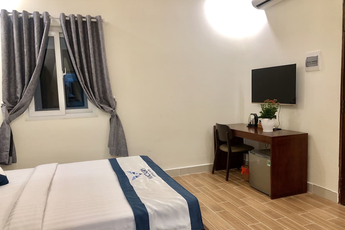 Egyptian cotton sheets, premium bedding, Tempur-Pedic beds, minibar
