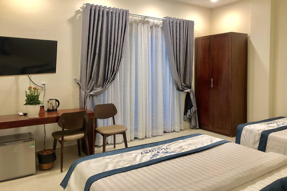 Deluxe Double Room, Balcony | Egyptian cotton sheets, premium bedding, Tempur-Pedic beds, minibar