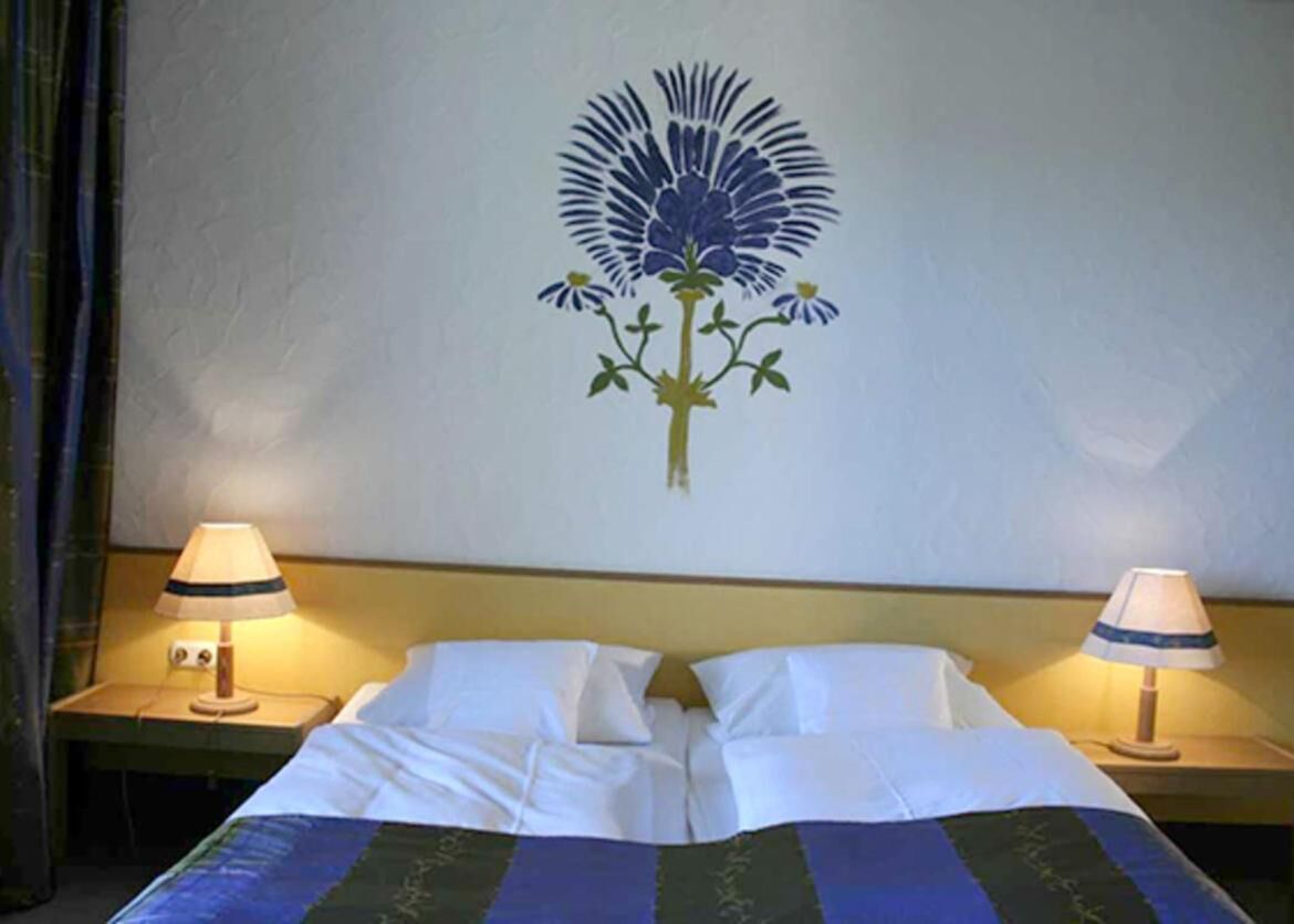 comfort double room, balcony | in-room safe, bed sheets