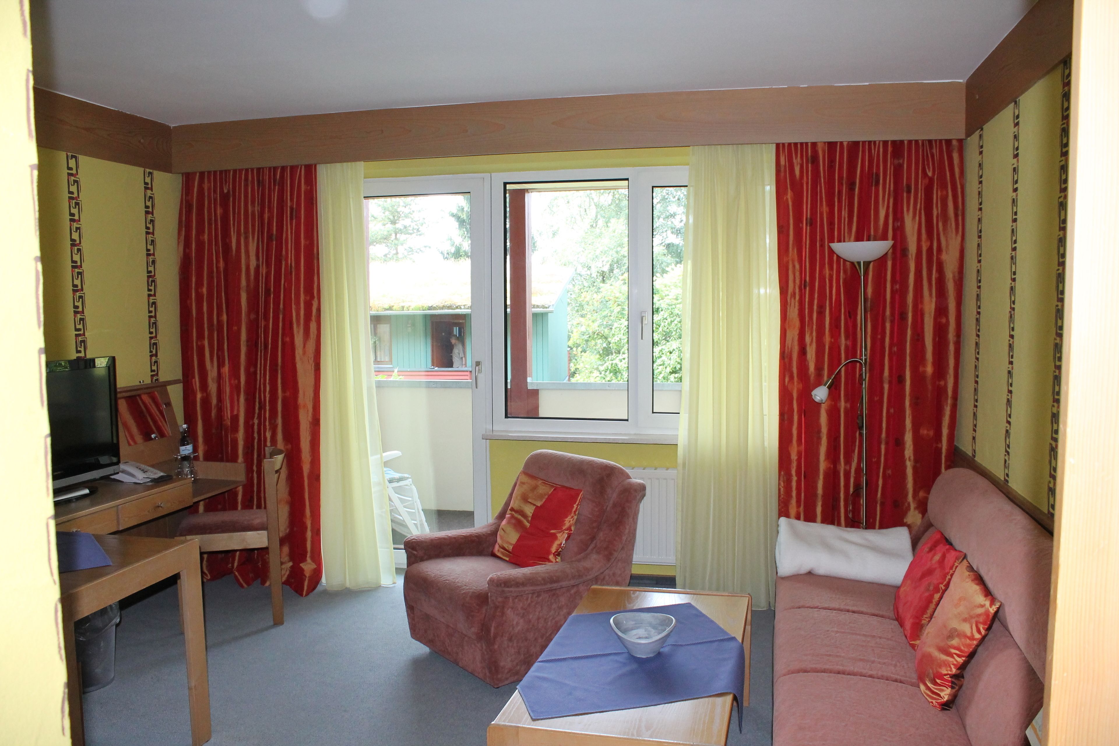 in-room safe, bed sheets